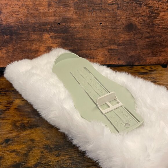 Baby Toddler Foot Measure for Shoe Sizing in Green Colour (SKU: 14IN) - Picture 3 of 8